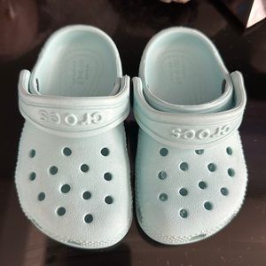 LIGHT TURQUOISE CROCS TODDLER 6c
